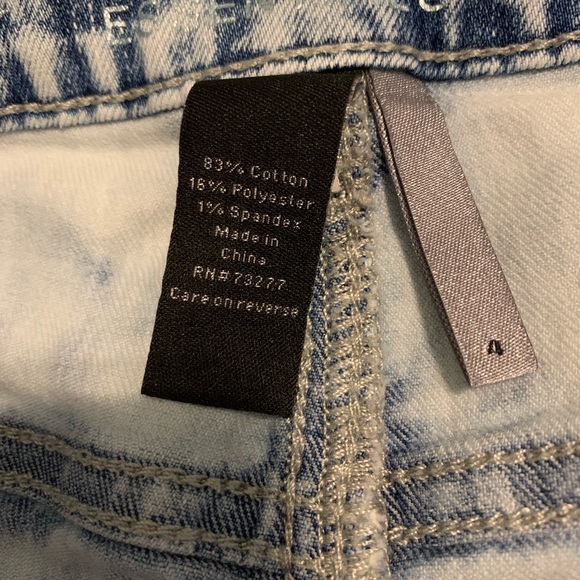 EUC APT9 Light Acid Washed Denim Cuffed Shorts - Picture 6 of 12